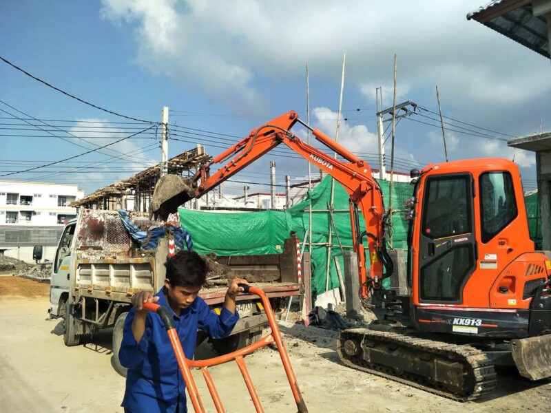 รถแม็คโครกรุงเทพ.com บริการรถแม็คโครให้เช่า รถแม็คโครรับจ้างกรุงเทพ (107)